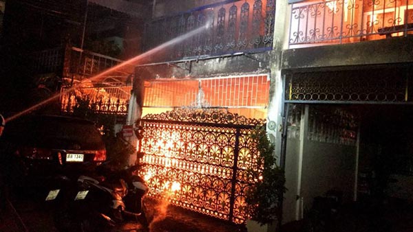 ไฟไหม้บ้าน ไฟไหม้บ้าน