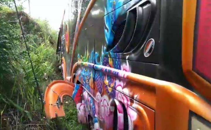 รถทัวร์ลมเบรกหมด รถทัวร์ลมเบรกหมด