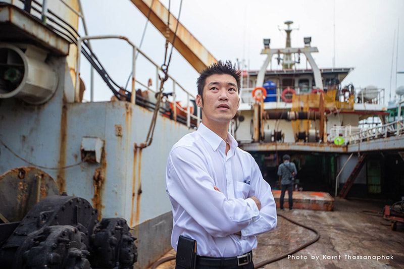 ธนาธร จึงรุ่งเรืองกิจ ธนาธร จึงรุ่งเรืองกิจ