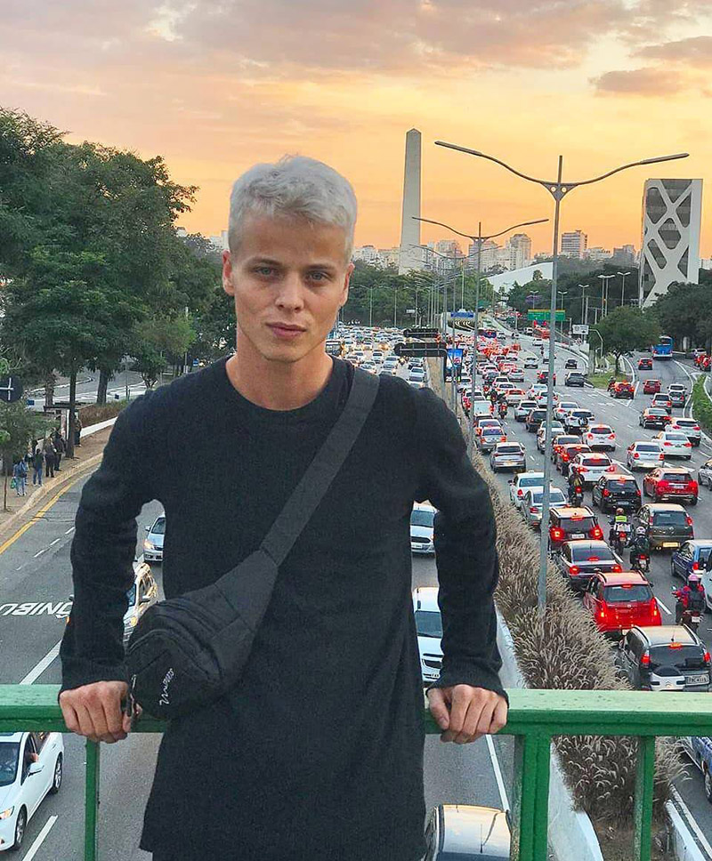 หน้าคว่ำบนรันเวย์ หน้าคว่ำบนรันเวย์