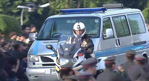 คนขับรถคุ้มกันพระบรมศพ คนขับรถคุ้มกันพระบรมศพ