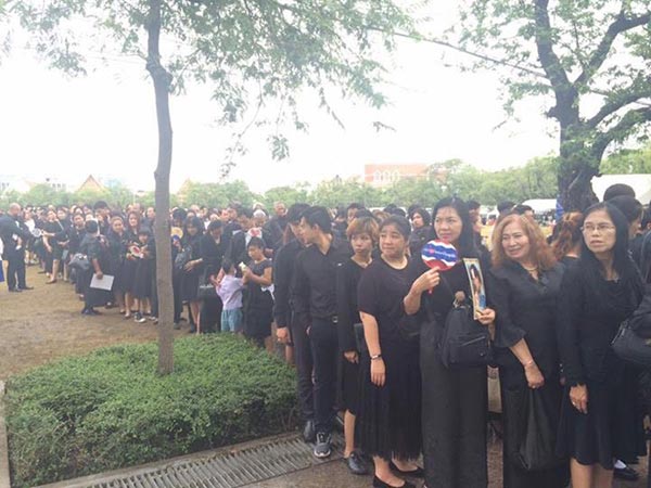 สักการะพระบรมศพ สักการะพระบรมศพ