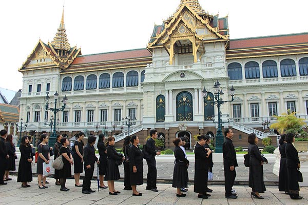 สักการะพระบรมศพ สักการะพระบรมศพ