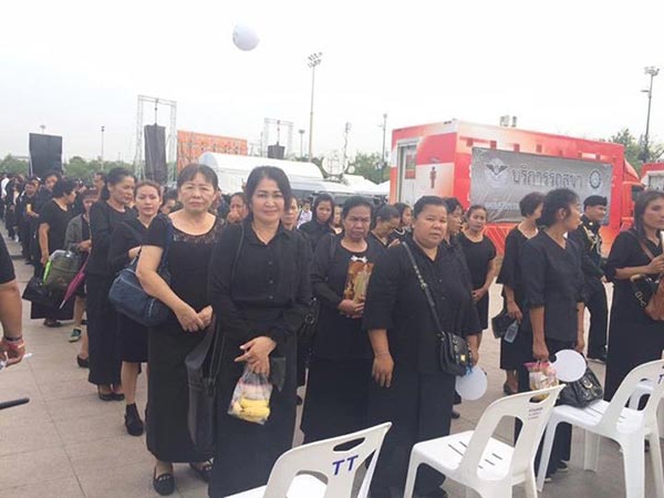 สักการะพระบรมศพ สักการะพระบรมศพ