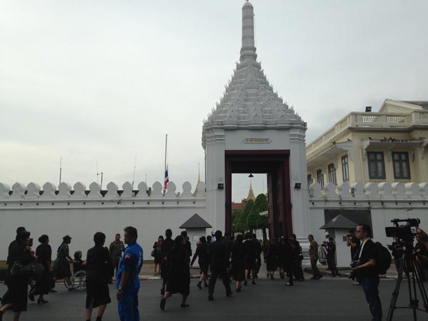 สักการะพระบรมศพ สักการะพระบรมศพ