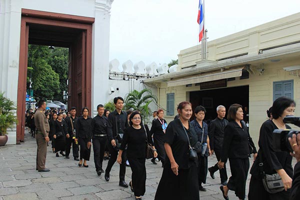 สักการะพระบรมศพ สักการะพระบรมศพ