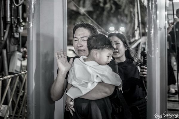 กราบพระบรมศพ กราบพระบรมศพ