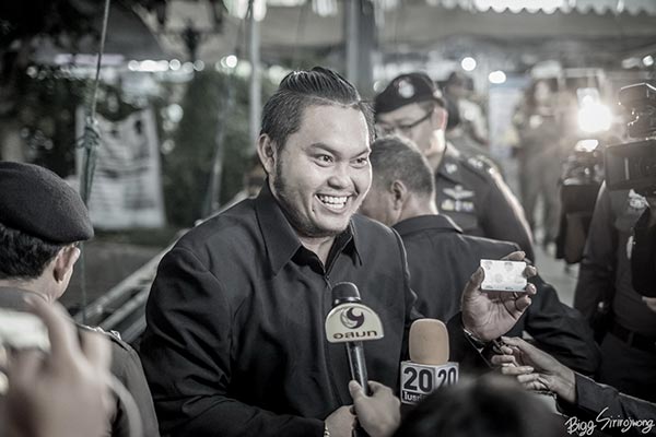 กราบพระบรมศพ กราบพระบรมศพ