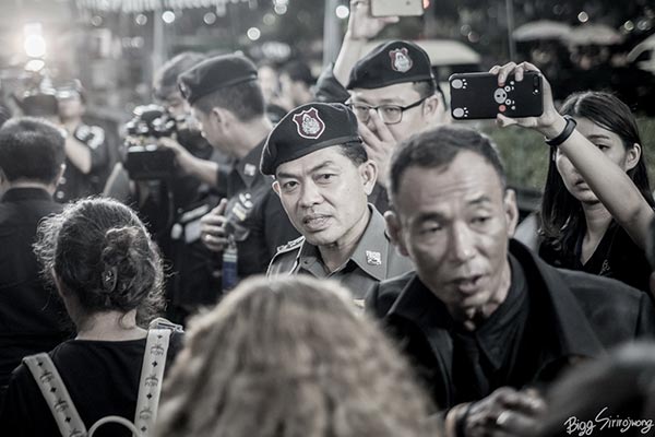 กราบพระบรมศพ กราบพระบรมศพ