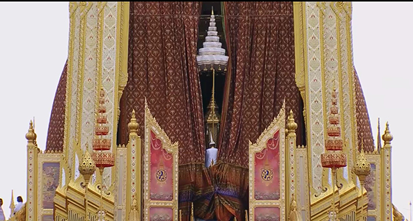 พระวิสูตรปิด พระวิสูตรปิด