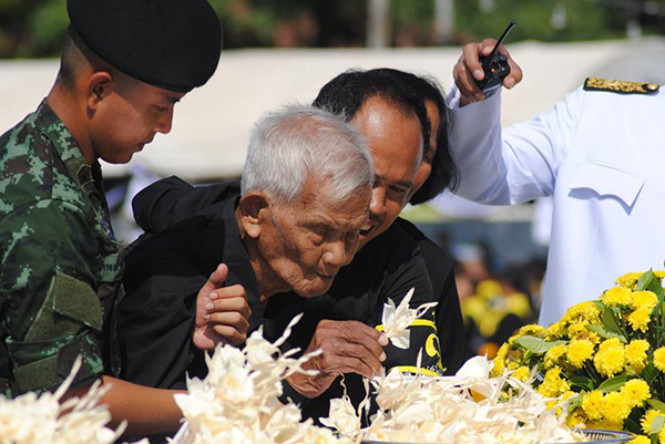 วางดอกไม้จันทน์ วางดอกไม้จันทน์