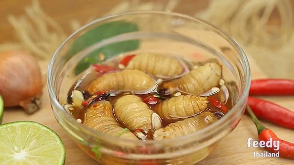 ด้วงมะพร้างแช่น้ำปลา ด้วงมะพร้างแช่น้ำปลา