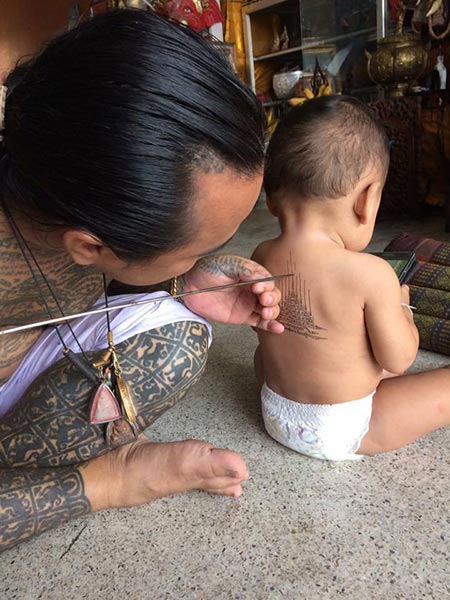 สักยันต์ให้เด็ก สักยันต์ให้เด็ก