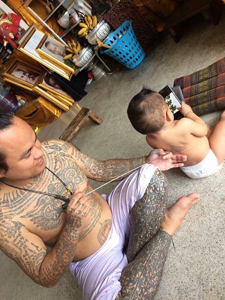 สักยันต์ให้เด็ก สักยันต์ให้เด็ก