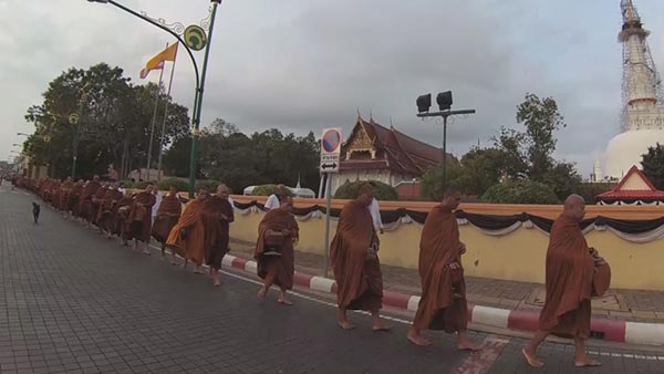 เดินธุดงด์ถวายแด่ในหลวง เดินธุดงด์ถวายแด่ในหลวง