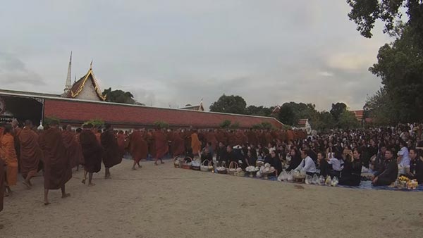 เดินธุดงด์ถวายแด่ในหลวง เดินธุดงด์ถวายแด่ในหลวง