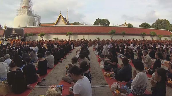 เดินธุดงด์ถวายแด่ในหลวง เดินธุดงด์ถวายแด่ในหลวง