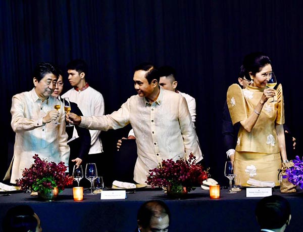 ประยุทธ์ จันทร์โอชา ประยุทธ์ จันทร์โอชา