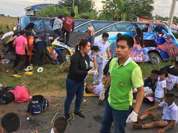 รถบัสนักเรียนเสียหลัก รถบัสนักเรียนเสียหลัก