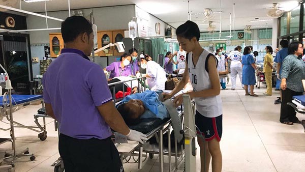 รถบัสนักเรียนเสียหลัก รถบัสนักเรียนเสียหลัก