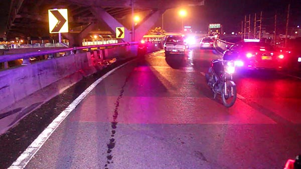 บิ๊กไบค์ชนขอบสะพาน บิ๊กไบค์ชนขอบสะพาน