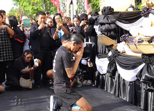 ก้าวคนละก้าว ก้าวคนละก้าว