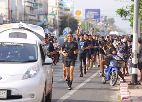 ก้าวคนละก้าว ก้าวคนละก้าว