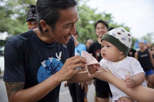 ก้าวคนละก้าว ก้าวคนละก้าว