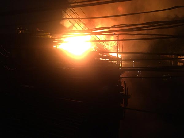 ไฟไหม้ชุมชน ไฟไหม้ชุมชน