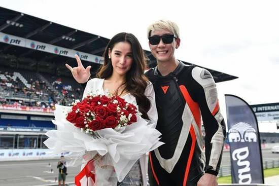 เบนซ์ เรซซิ่ง เบนซ์ เรซซิ่ง