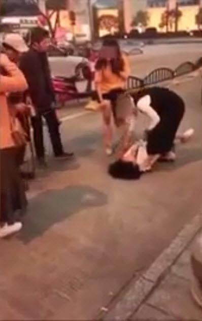 บุกด่าเมียน้อย บุกด่าเมียน้อย