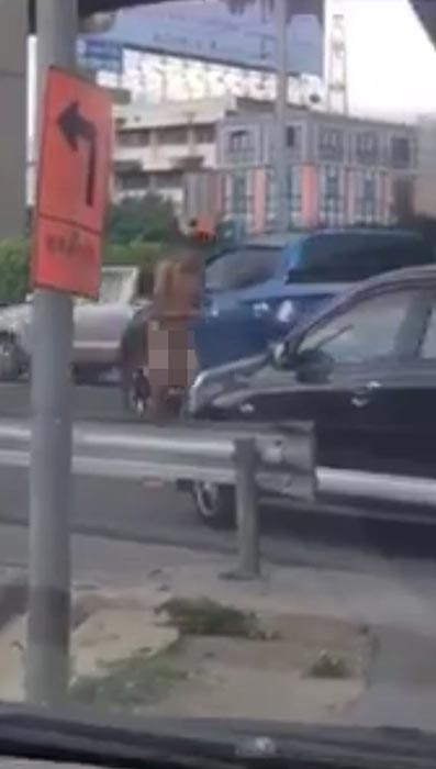 ชายเปลือยกาย ชายเปลือยกาย