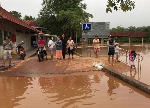 น้ำท่วมเลย น้ำท่วมเลย