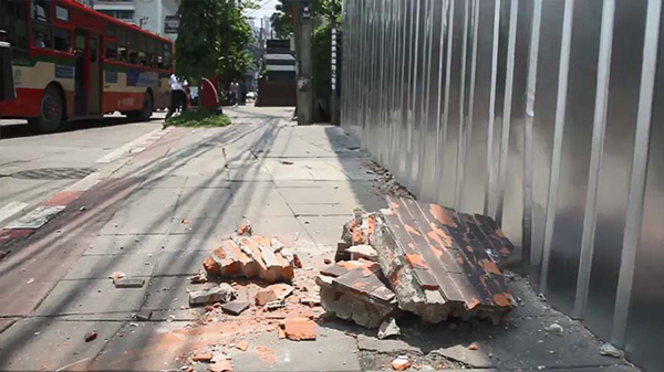 ก้อนปูนร่วงทับ ก้อนปูนร่วงทับ