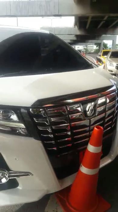 ขับรถแทรก ขับรถแทรก