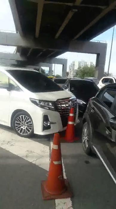 ขับรถแทรก ขับรถแทรก