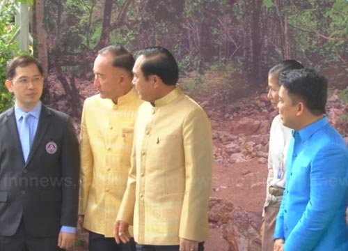 ประยุทธ์ จันทร์โอชา ประยุทธ์ จันทร์โอชา