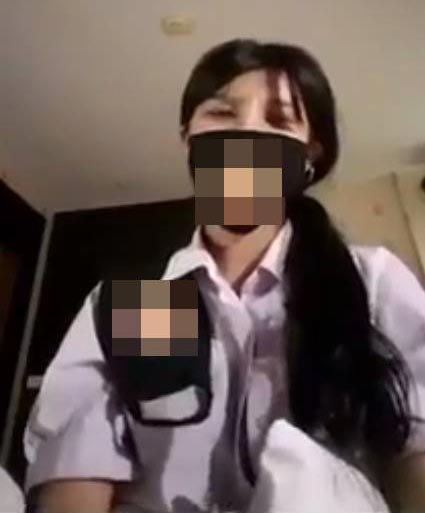 สาวให้ผู้ชายจับนม สาวให้ผู้ชายจับนม