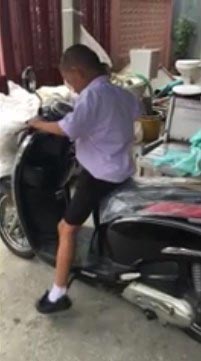พ่อซื้อมอเตอร์ไซค์ให้ลูก พ่อซื้อมอเตอร์ไซค์ให้ลูก