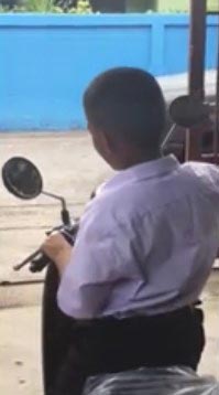 พ่อซื้อมอเตอร์ไซค์ให้ลูก พ่อซื้อมอเตอร์ไซค์ให้ลูก