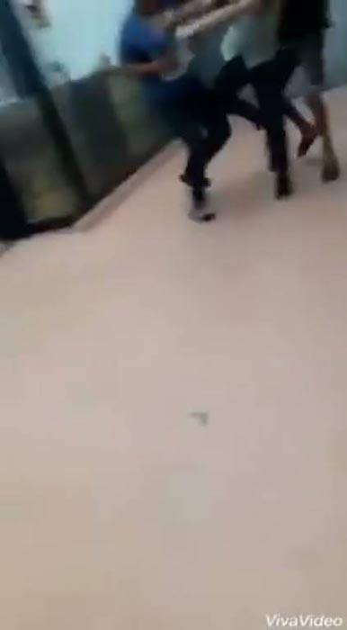 รุมกระทืบ รุมกระทืบ