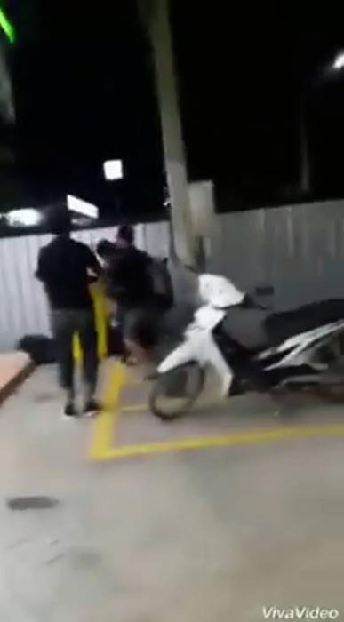 รุมกระทืบ รุมกระทืบ