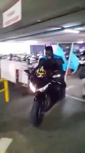 แบทแมนควบบิ๊กไบค์ แบทแมนควบบิ๊กไบค์