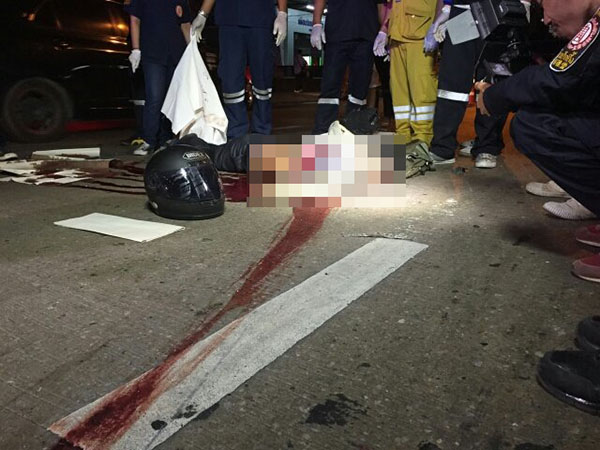 ขี่บิ๊กไบค์ชนท้ายรถ 6 ล้อ ขี่บิ๊กไบค์ชนท้ายรถ 6 ล้อ