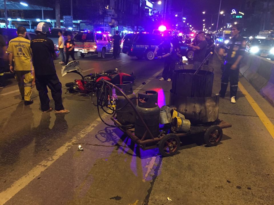 ขี่บิ๊กไบค์ชนท้ายรถ 6 ล้อ ขี่บิ๊กไบค์ชนท้ายรถ 6 ล้อ