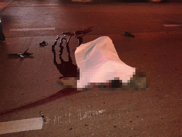 ขี่บิ๊กไบค์ชนท้ายรถ 6 ล้อ ขี่บิ๊กไบค์ชนท้ายรถ 6 ล้อ