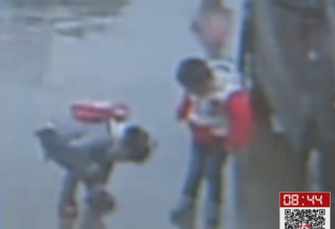 เด็กถูกรถแล่นทับ เด็กถูกรถแล่นทับ