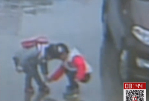 เด็กถูกรถแล่นทับ เด็กถูกรถแล่นทับ