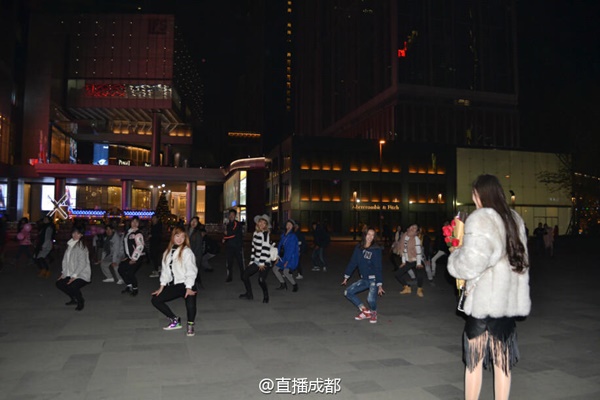 สาวปฏิเสธแต่งงานเพราะเพชรเล็กไป สาวปฏิเสธแต่งงานเพราะเพชรเล็กไป