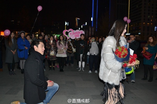 สาวปฏิเสธแต่งงานเพราะเพชรเล็กไป สาวปฏิเสธแต่งงานเพราะเพชรเล็กไป